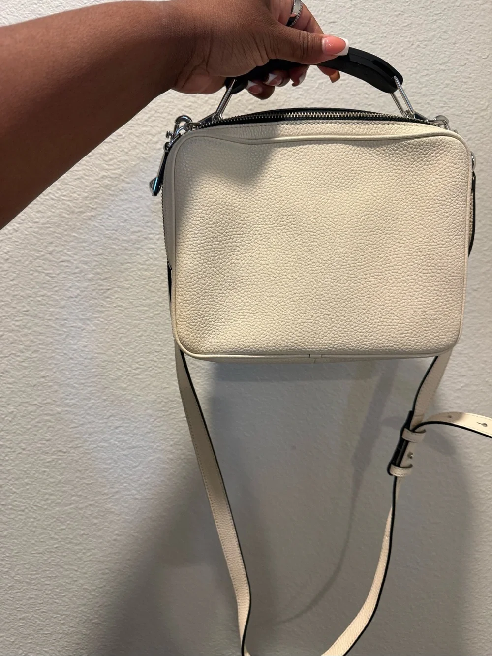 Marc Jacobs Cream Pebbled Leather Messenger Bag with Black Logo